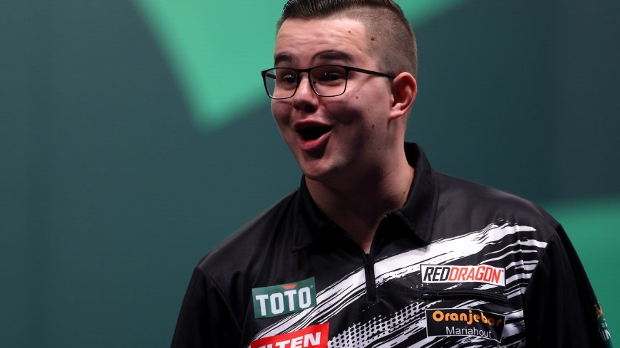 &#8216;Crying my eyes out&#8217; &#8211; Darts star burst into tears when being accused of cheating amid dartitis struggle
