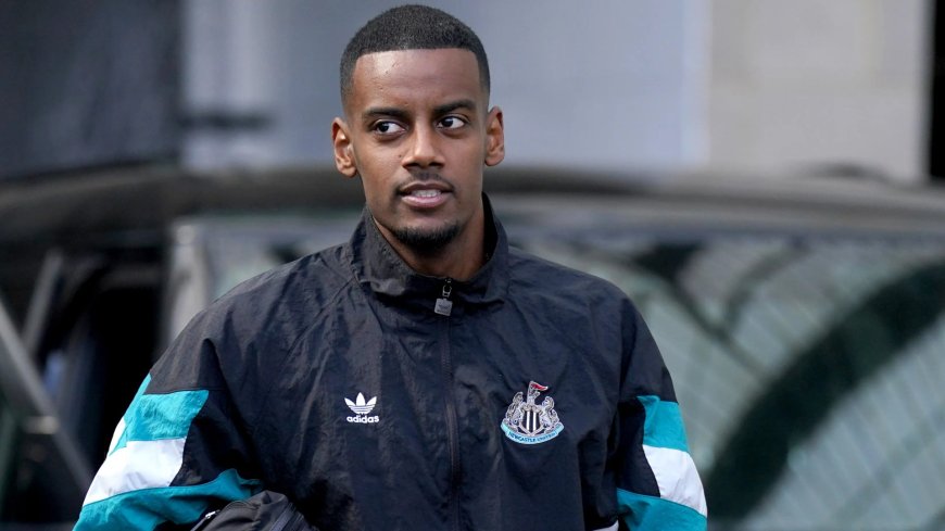 Eddie Howe banishes Alexander Isak from Newcastle training amid Liverpool transfer push
