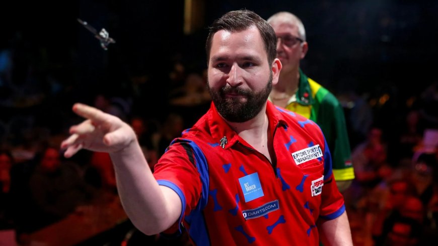 Darts fans made petition to ban ‘universally unpopular’ player before wild oche scrap