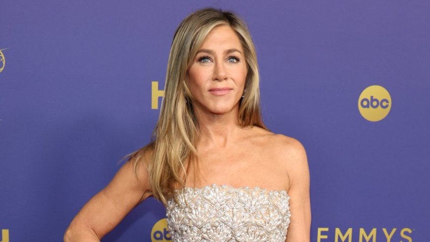 When Jennifer Aniston Isn't In Flip-Flops, She's Wearing These Comfy Sneakers