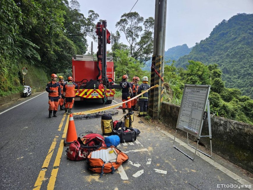 快訊／大貨車北宜翻覆！駕駛「飛墜50米深谷」找到了　命危搶救中