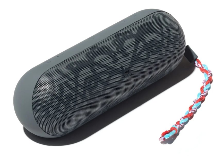 苹果推限量版 Beats Pill 蓝牙音箱:Kiko 灰色涂装、鲜艳编织挂绳