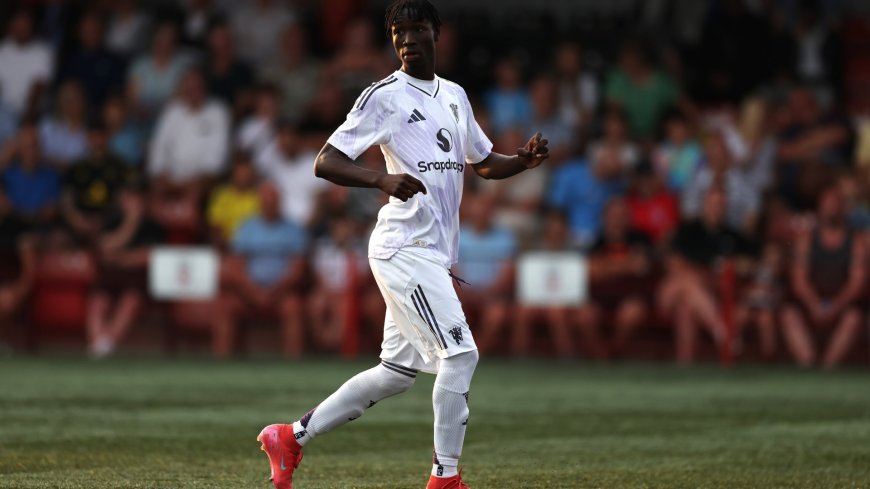 Manchester United give update on U21 player taken to hospital with head injury as match abandoned