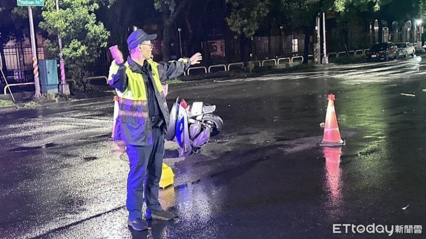 高雄颱風天大雨「人孔蓋跑了」！　婦機車龍頭卡洞口慘摔