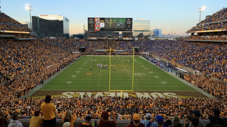 ‘This is pretty mediocre’ – Fans stunned after major US college charges $5,000 for new ‘folding chair’ seats