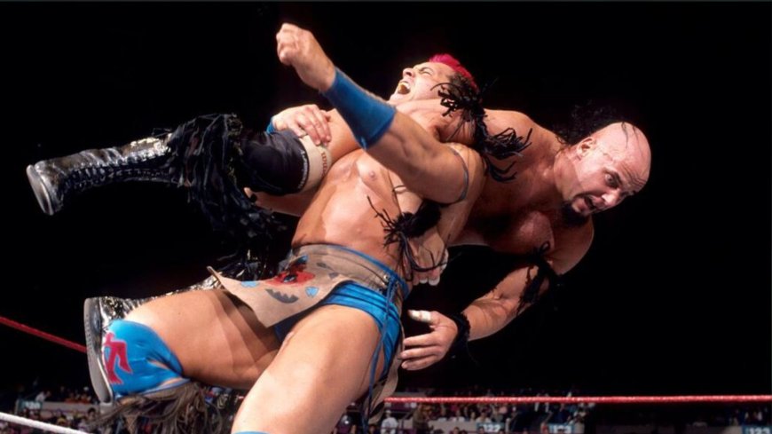 ‘He could still go’ – Fans floored by unrecognisable 90s WWE legend in emotional reunion photo