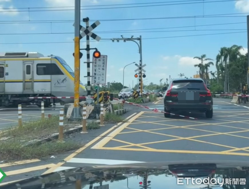 「瑞典坦克」對決火車！硬闖台南平交道　不要命畫面曝