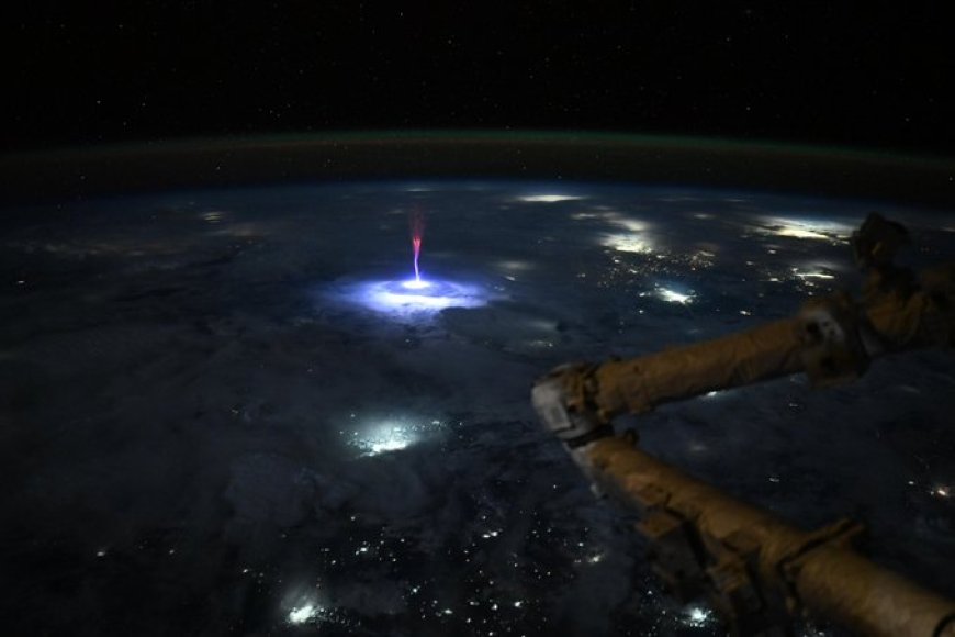 国际空间站宇航员拍到罕见巨型喷流,NASA 呼吁公众提交相关照片