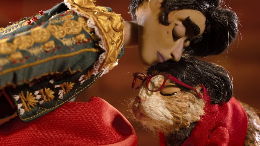Adult Swim’s Delightful Spanish Language Series ‘Women Wearing Shoulder Pads’ Features ’80s Flair, Lesbian Trysts and So Many Guinea Pigs: TV Review