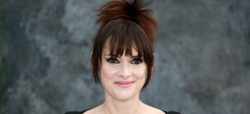 Winona Ryder Slams Hollywood For Making Aging Difficult With Plastic Surgery