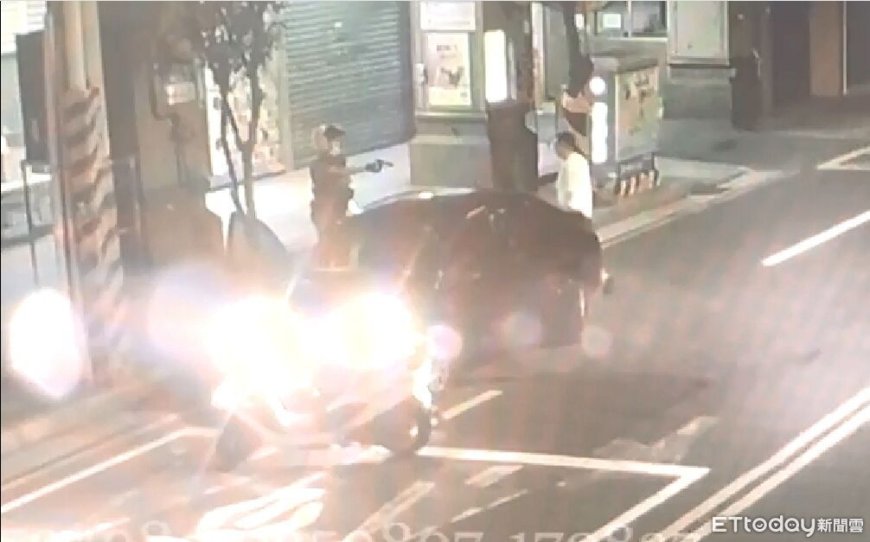 新北男載2通緝犯遇檢急衝落跑　警掏槍攔截再搜出喪屍煙彈