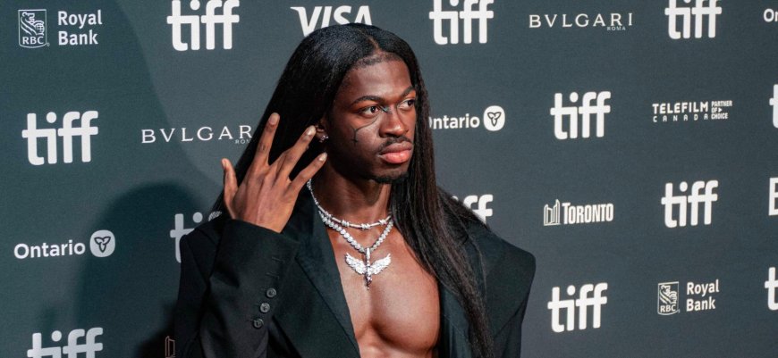 Fans React To Lil Nas X's Heartbreaking Admission About Navigating 'Pretty Difficult' Past Few Years