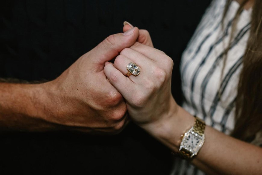 How Travis Kelce Picked Out Taylor Swift's Engagement Ring: Source