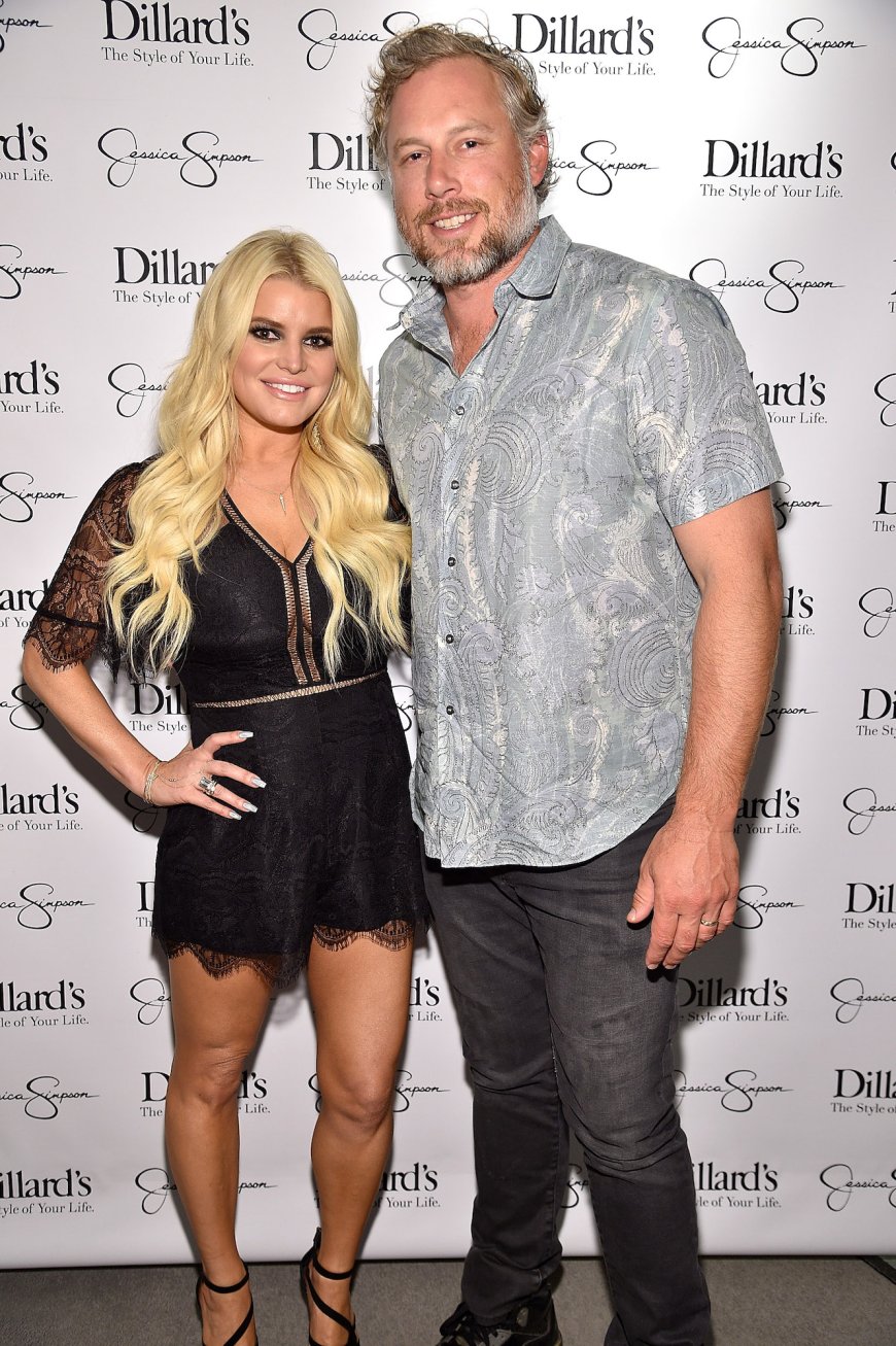 Jessica Simpson and Ex Eric Johnson Reunite for Las Vegas Flight