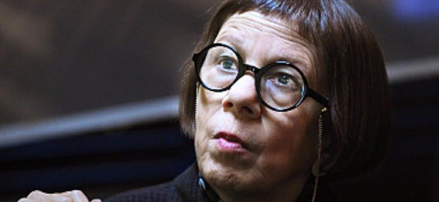 Oscar Winner Linda Hunt Looks 'Frightening' In Rare Public Outing