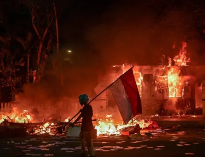 印尼在致命抗议后加强安全