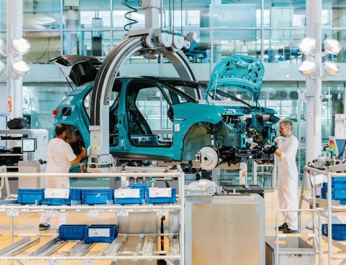 德国汽车产业陷入危机：劳动力一年流失 7%，对美出口下滑