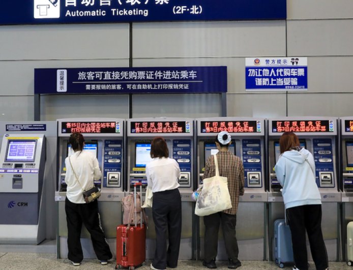 纸质火车票将于下月停售？12306客服回应