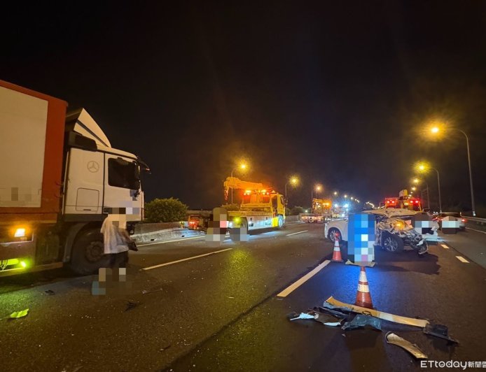 聯結車國1深夜疲勞駕駛「還走內側」　連撞3小車碎片噴滿地