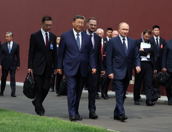 习近平在北京欢迎“老朋友”普京，普京赞扬中俄关系达到“前所未有”水平