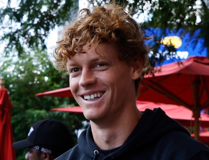 Jannik Sinner Sparks Dating Rumors With Model Thanks to Phone Lock Screen