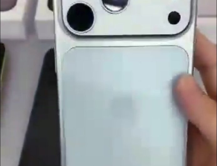 疑似苹果 iPhone 17 Pro Max 量产机泄露,后盖设计大变