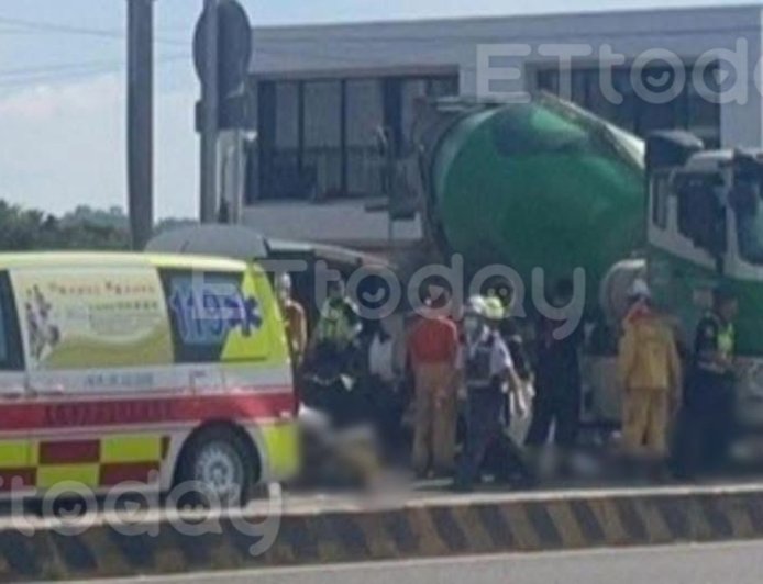 快訊／高雄水泥車撞腳踏車！女騎士遭捲車底當場慘死　現場畫面曝光