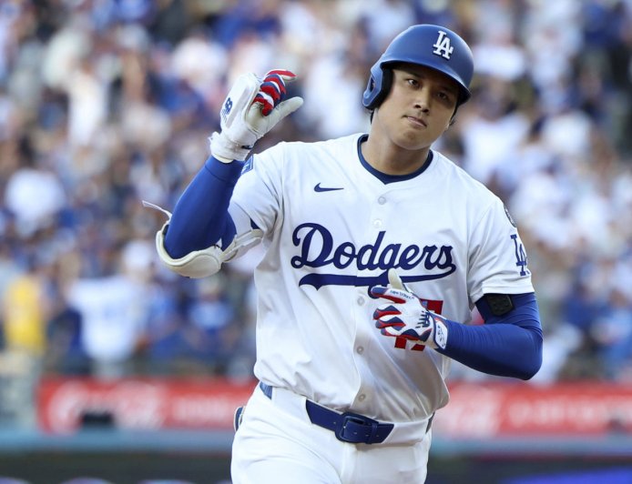 4秒著彈！大谷翔平46轟嚇壞觀眾　女大生幸運接球：不賣