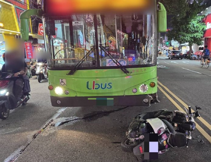 台中逢甲商圈車禍 19歲女騎士碰撞公車送醫