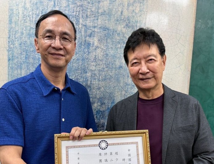 趙少康、管中閔有望參選國民黨黨主席？朱立倫給中評會主席聘書送資格