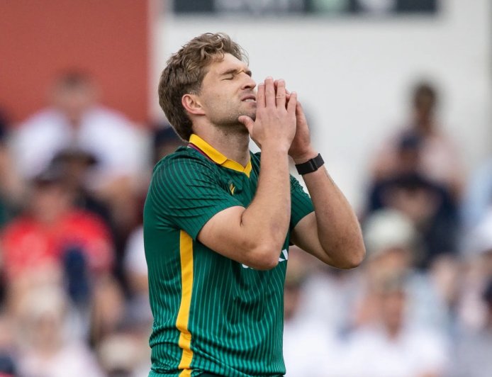 South Africa star struck down with gruesome injury at Lord&#8217;s during England ODI