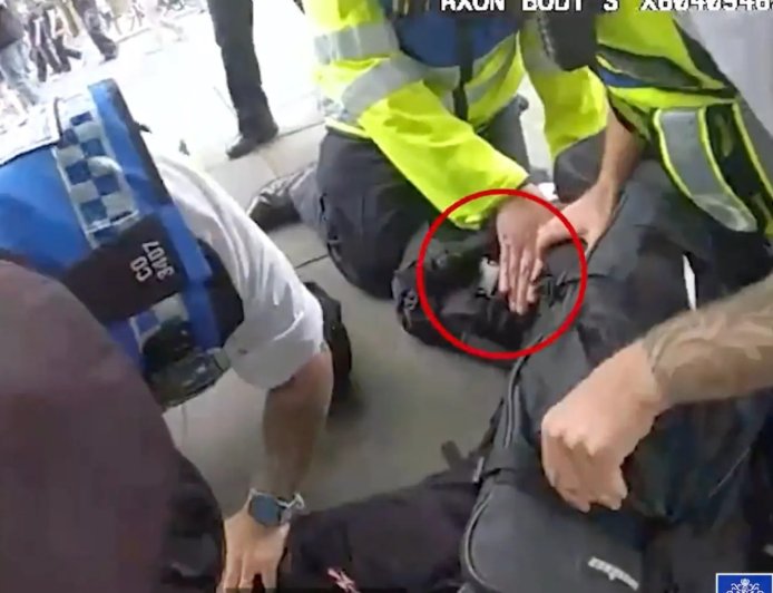 Watch moment police tackled teen suspected of carrying imitation firearm after Chelsea vs Fulham