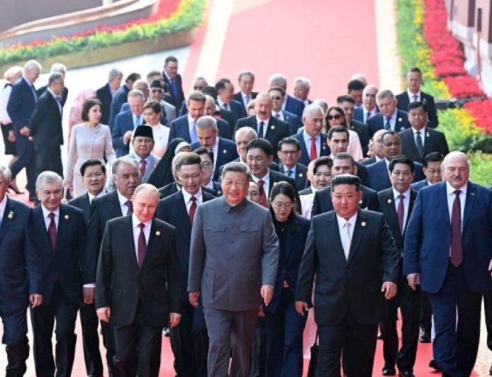 金正恩女儿意外出席中国阅兵，她会成为朝鲜接班人吗？