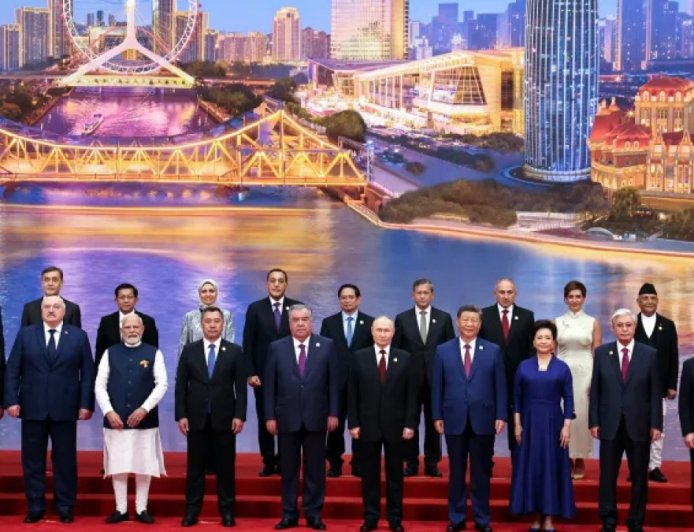 上海合作组织在全球经济中发挥着重要作用并对美国霸权构成挑战