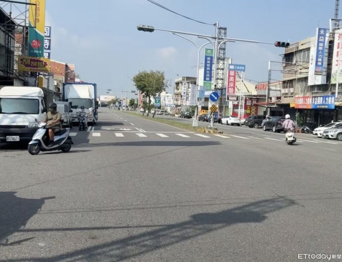 雲林鬧區驚傳隨機攻擊！恐怖男推倒女騎士搶車　遭路人合力逮捕