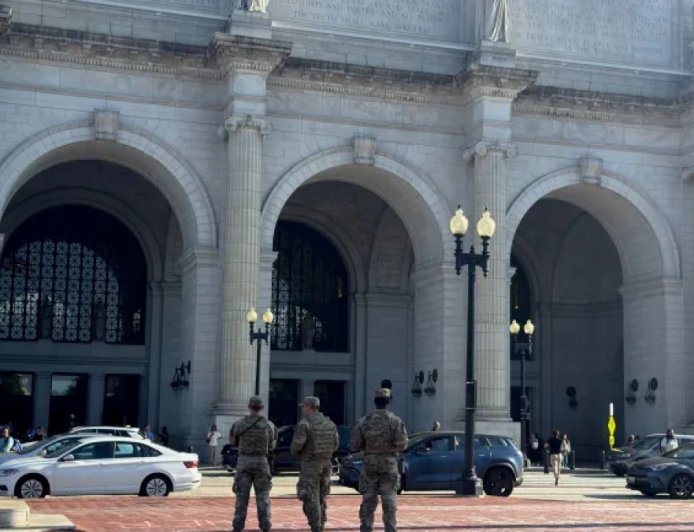 华盛顿情结：特朗普报复美国首都