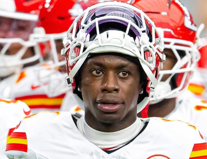 Chiefs star Xavier Worthy leaves Chargers game with shoulder injury after colliding with Travis Kelce