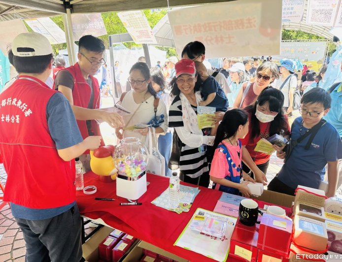 士林分署攜手國稅局　大安森林公園推反詐與雲端租稅宣導