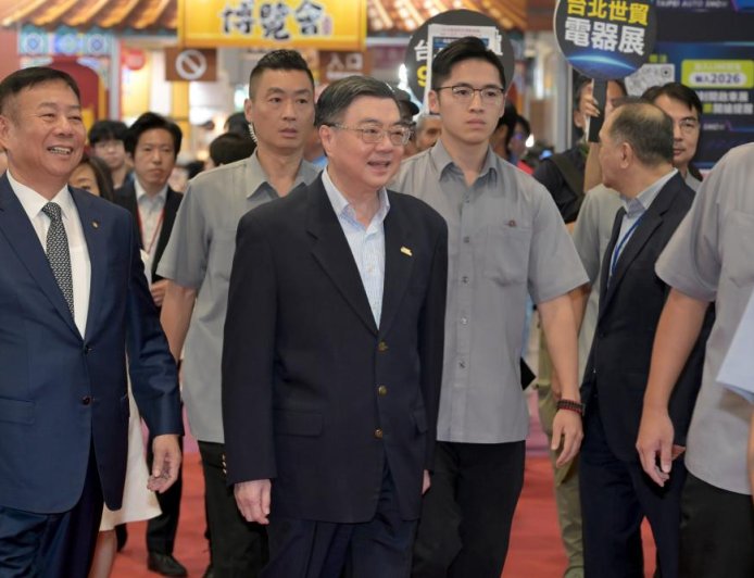 卓榮泰宣布永居外國人也可領取普發現金1萬元　可能申領對象一次看