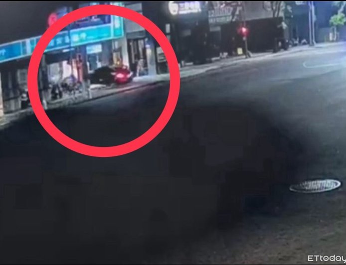 保時捷男醉駕!衝進騎樓玻璃門全碎 這銀行超慘...14年前就被撞