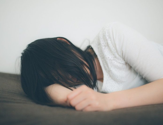 醉衝旅館嘿咻太激烈！2人滾下床她撞斷2門牙　正妹告性侵被打臉