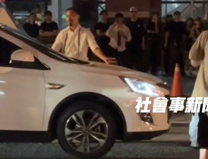 他喝爛醉信義區亂攔車!狂砸怒嗆「你撞我啊」 女駕駛傻眼