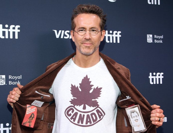 Ryan Reynolds says he's not 'MAGA' or 'extreme anything,' recalls swapping phones with Trump supporter