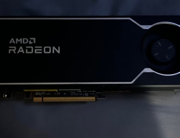 AMD Radeon AI PRO R9700 专业显卡工程验证测试 (EVT) 样品现身