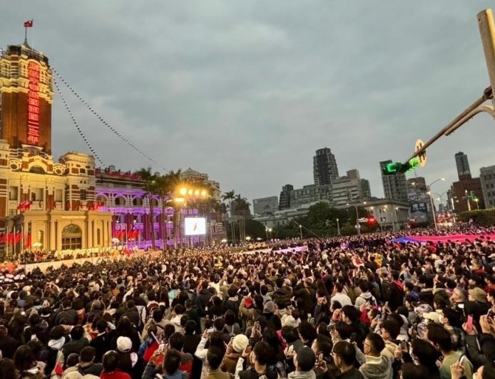 台灣飄來一片民主失敗論烏雲