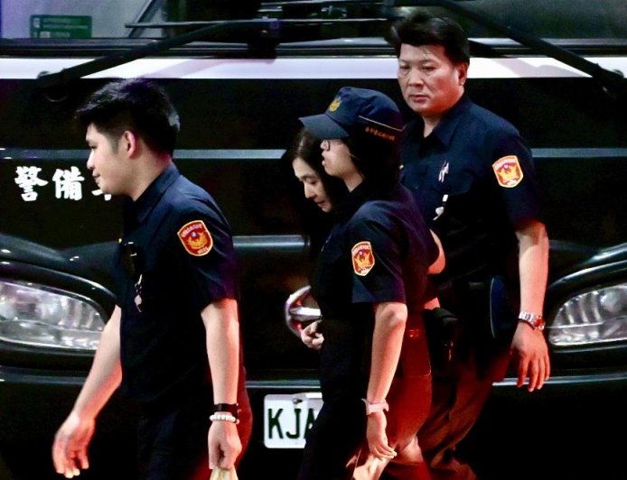 柯文哲交保徐巧芯秒發聲　網問：怎不提應曉薇？