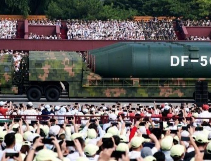 军事博主看阅兵后自称变“军盲”,专家:美国的PPT在中国成真了