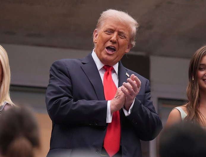 Trump receives mix of applause, boos during US Open appearance