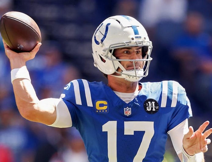 Daniel Jones rushes for 2 touchdowns in dominant Colts debut against Dolphins