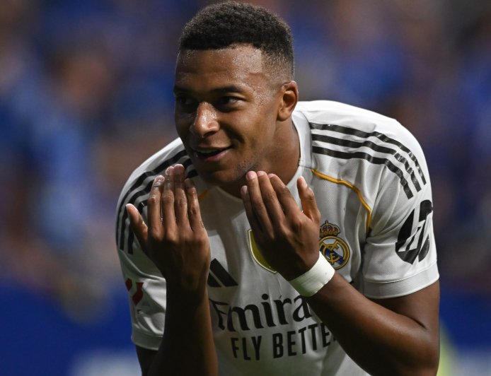 &#8216;Mbappe calls me every two hours&#8217; &#8211; Liverpool star opens up on Real Madrid transfer interest